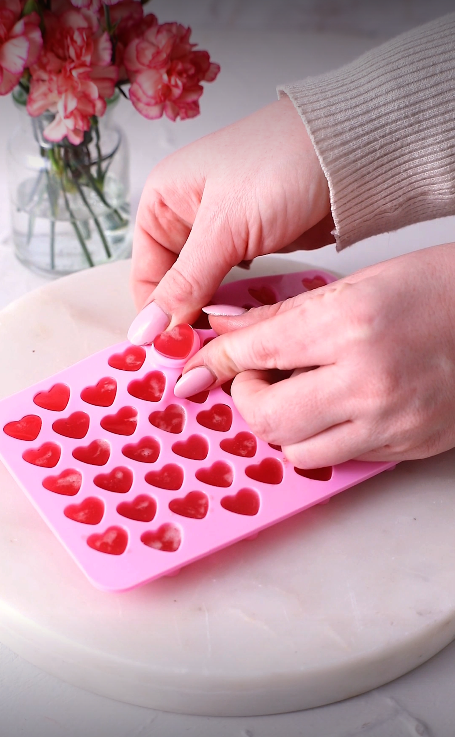 Erdbeer Set - 1x Dose Instant-Mix (Erdbeere) 1x Silikon-Förmchen 1x Pipette